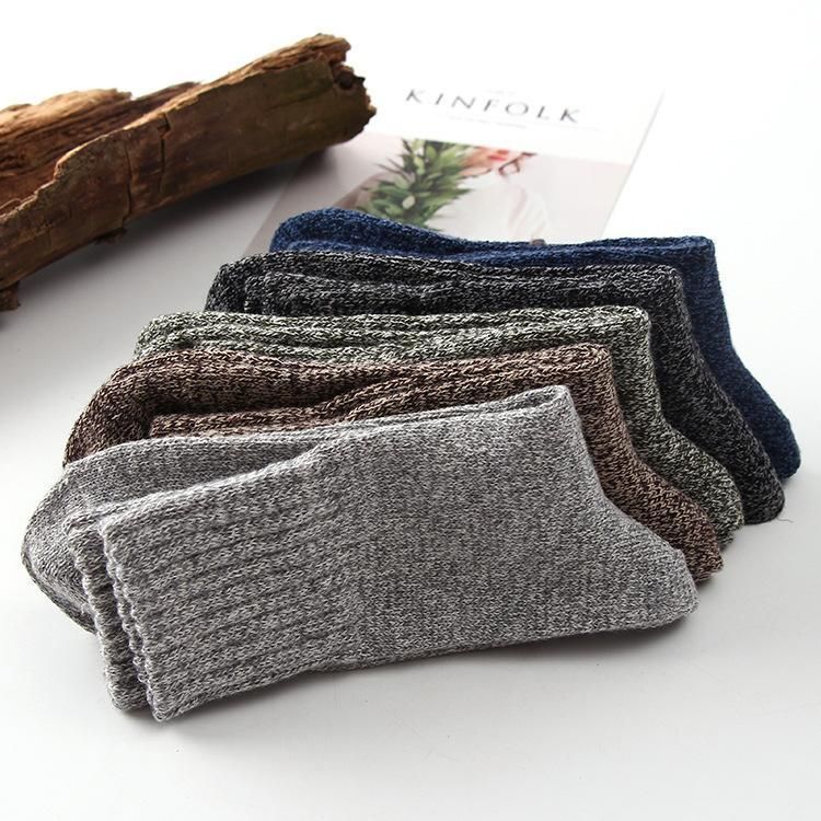 Einfache warme atmungsaktive Wintersocken für Herren 
